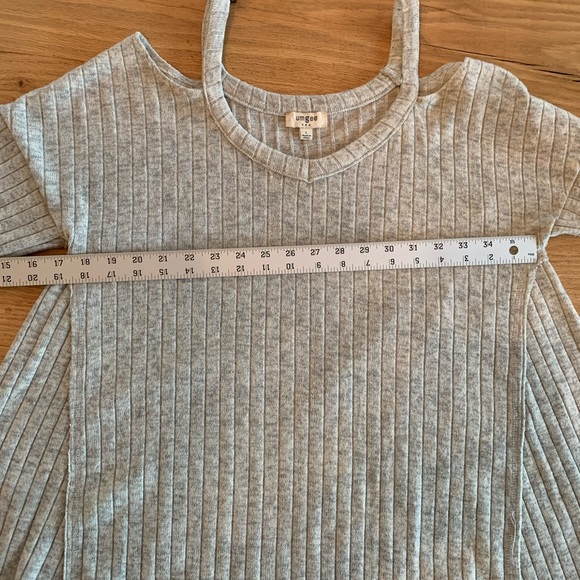 Umgee Peek-a-boo Shoulder Sweater Women’s L Taupe Gray Cable A-line‎ Preloved - Picture 7 of 9